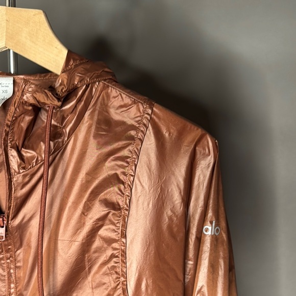 ALO YOGA • NWOT Brown Copper Windbreaker Jacket Hoodie • Size XS - Picture 4 of 10